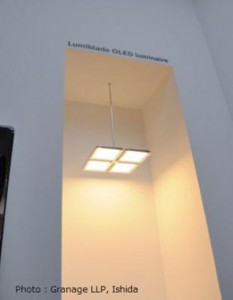 写真16　フィリップス・ライティングの有機ELパネル「FL300」を使用した照明。（撮影：Granage LLP）