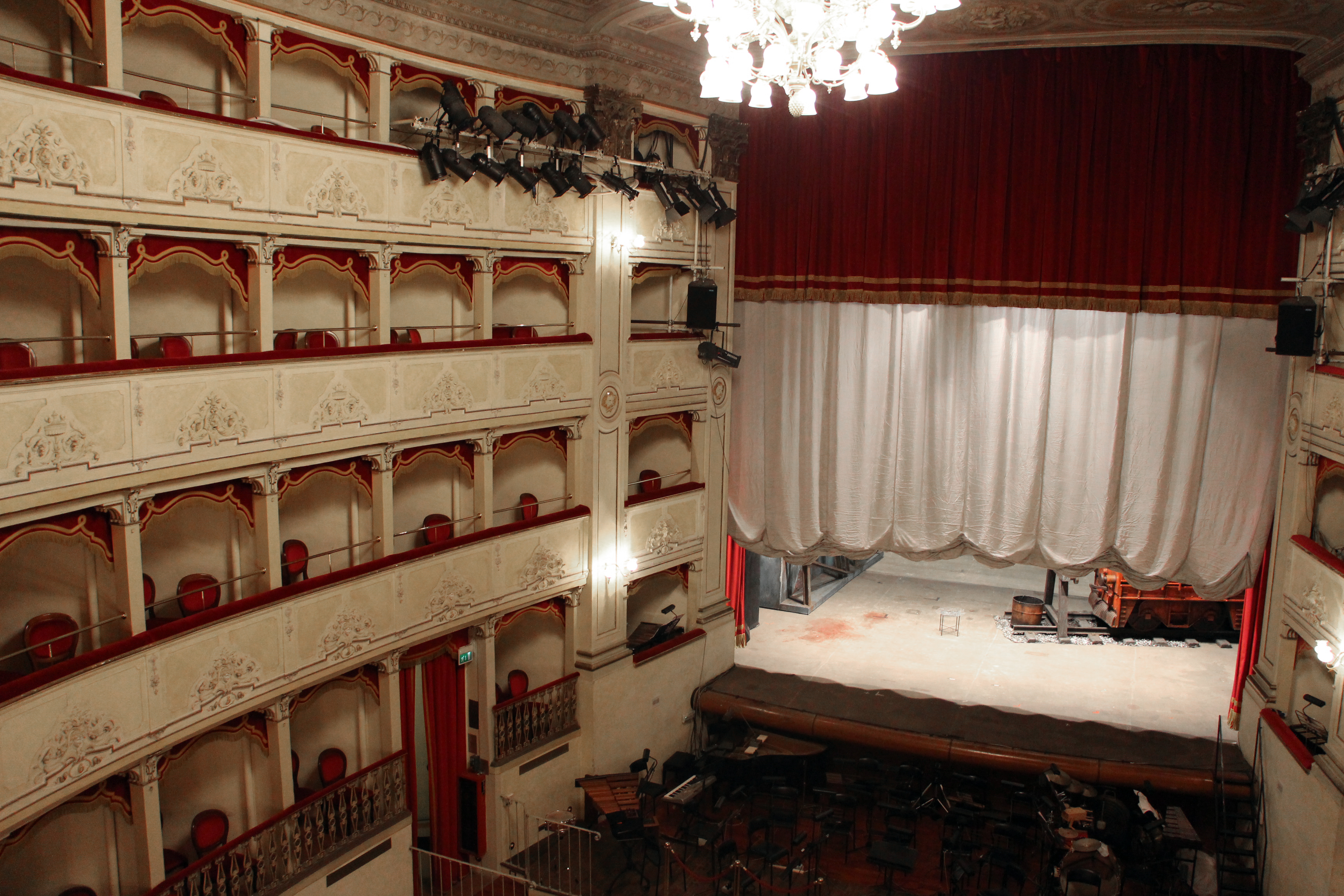 「3D能」を上演したベネチアのゴルドーニ劇場